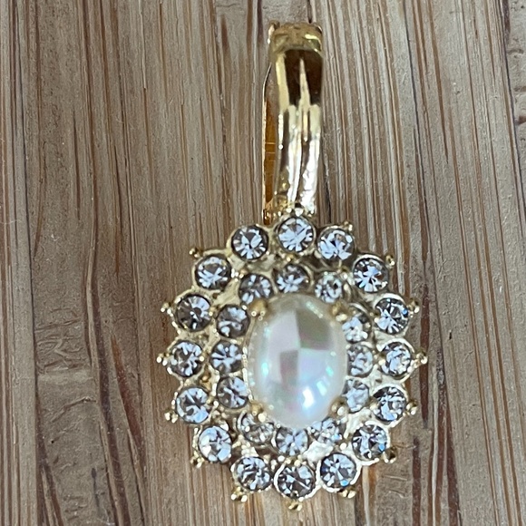 Roman Mother of Pear Gold Colored Diamond Accents Chain Pendant - Picture 1 of 8